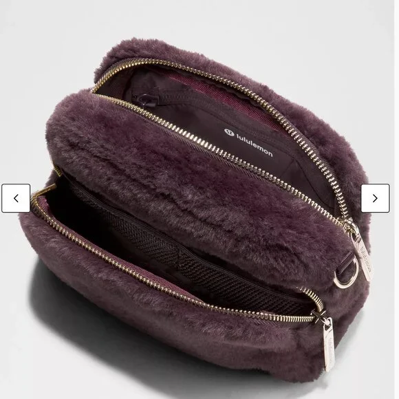 Everywhere Crossbody Bag 2L Plush Fleece ColourBlack Plum/Gold - Picture 4 of 5